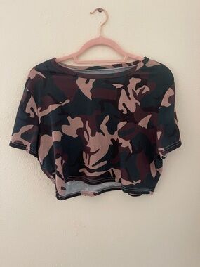 Fashion Nova Cropped Camo Tee - Black & Brown